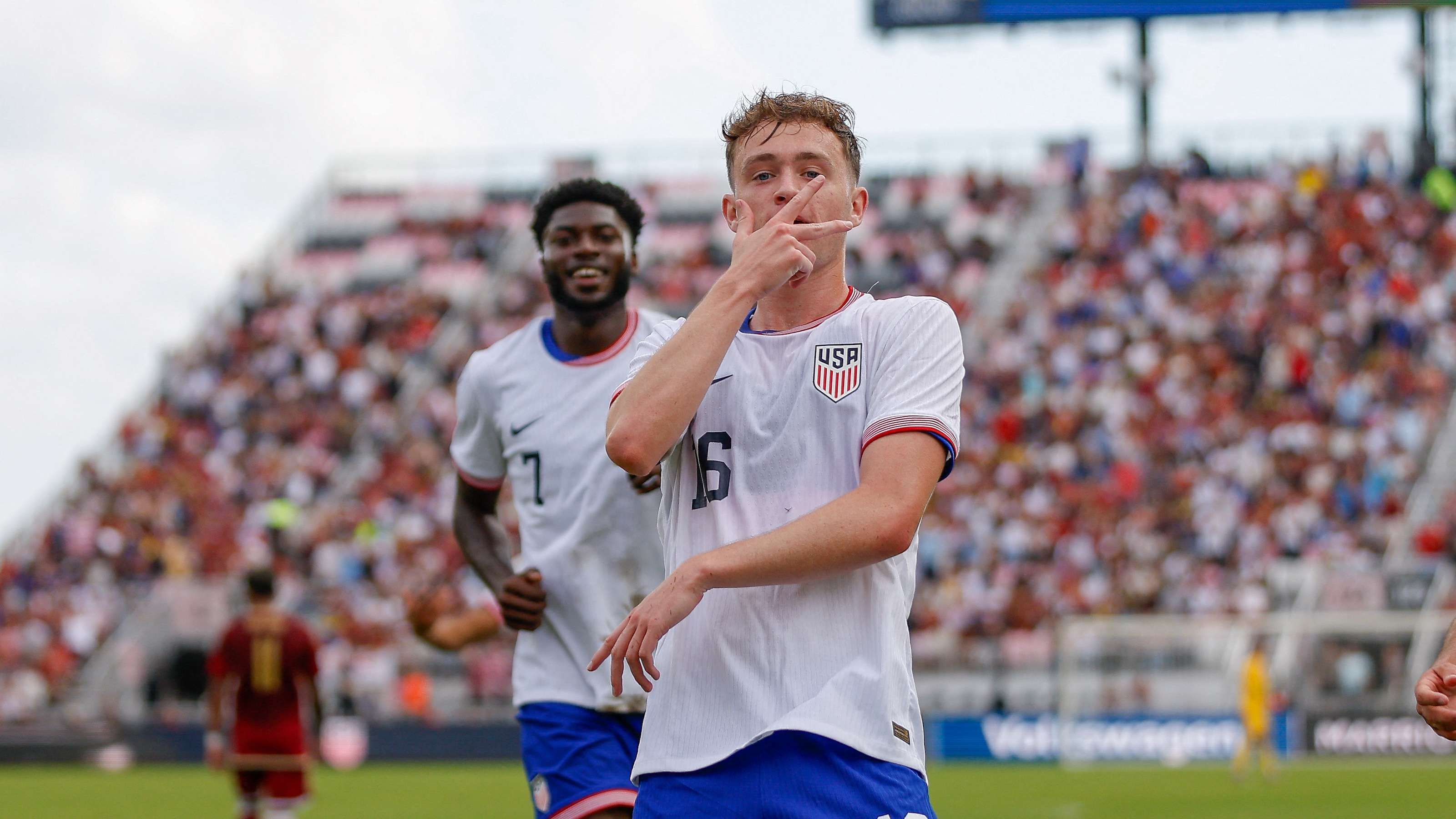 不断完善和 不断完善和